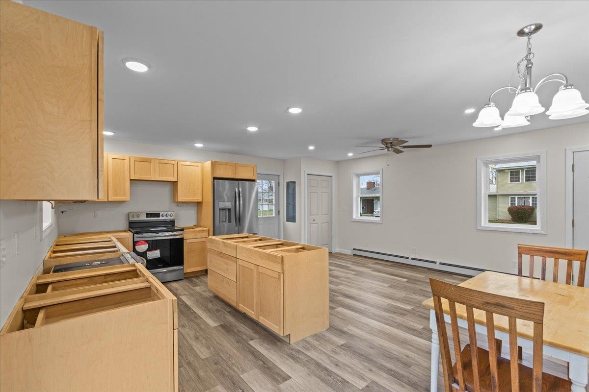 47 Russell Street St. Albans, VT 05478 - Photo 4 of 31