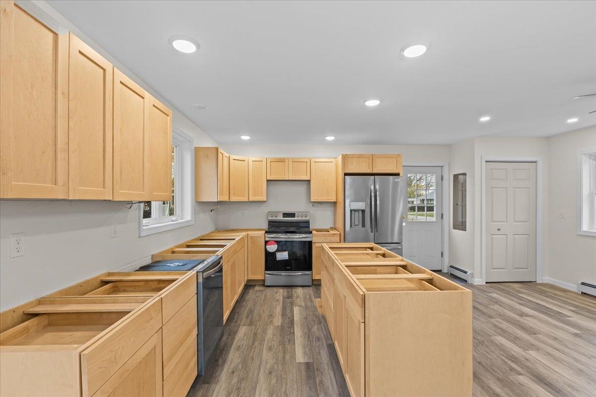 47 Russell Street St. Albans, VT 05478 - Photo 5 of 31