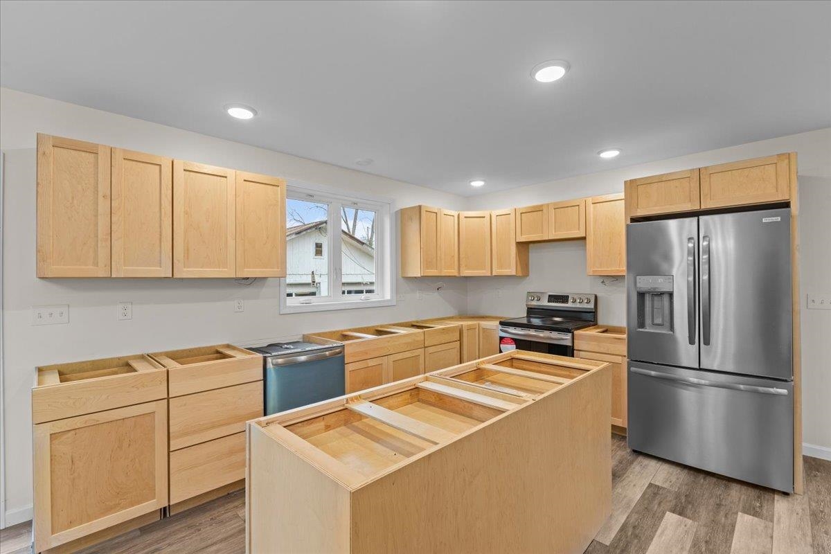 47 Russell Street St. Albans, VT 05478 - Photo 6 of 31