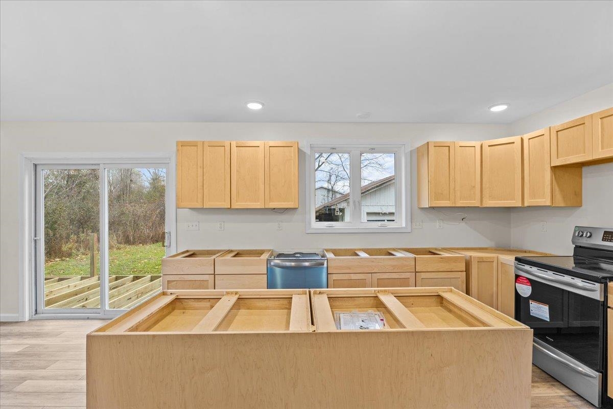 47 Russell Street St. Albans, VT 05478 - Photo 7 of 31