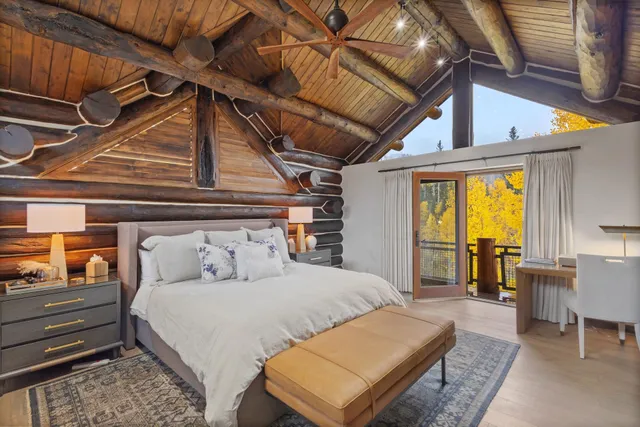 a bed room with a bed and windows