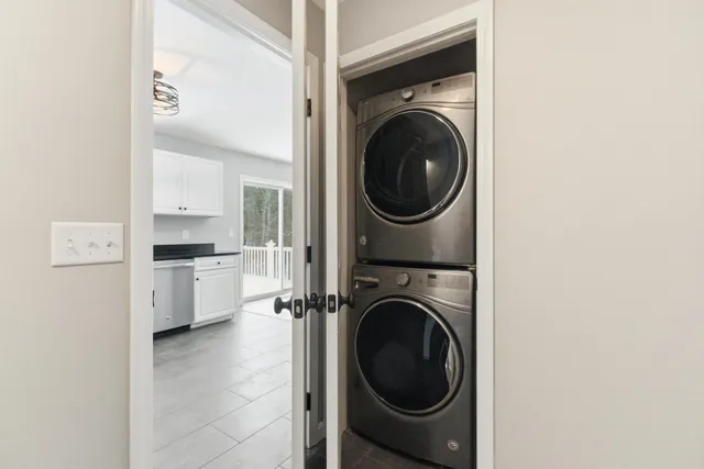 $3,250 | 6 Mulberry Lane, Amherst, NH 03031