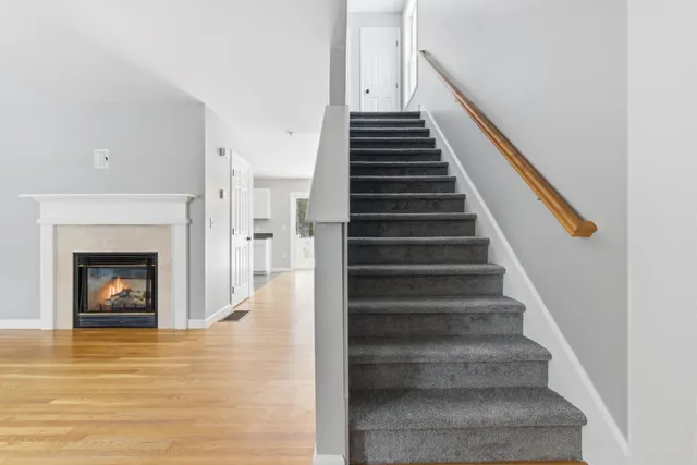 $3,250 | 6 Mulberry Lane, Amherst, NH 03031