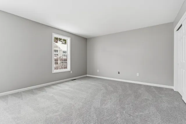 $3,250 | 6 Mulberry Lane, Amherst, NH 03031