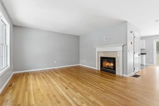 $3,250 | 6 Mulberry Lane, Amherst, NH 03031