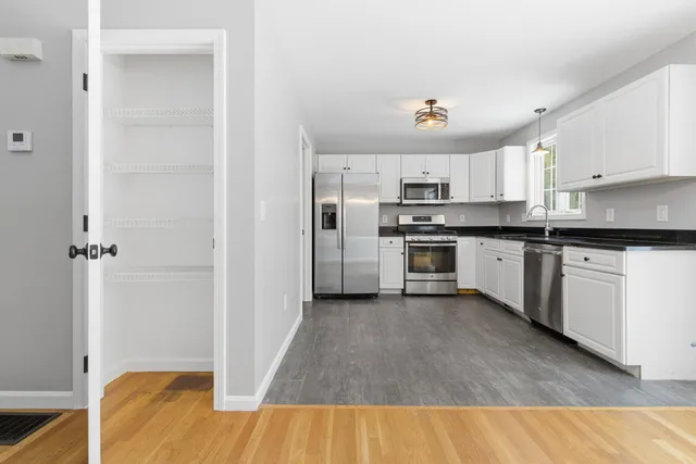 $3,250 | 6 Mulberry Lane, Amherst, NH 03031