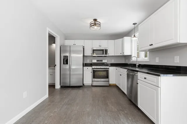 $3,250 | 6 Mulberry Lane, Amherst, NH 03031