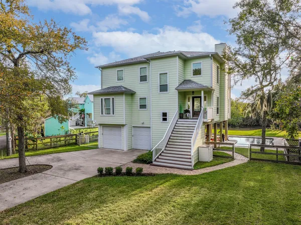 $825,000 | 3100 Massengale Lane, Webster, TX 77598
