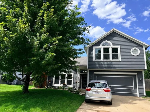 $375,000 | 5313 Northeast Holiday Drive, Lee's Summit, MO 64064