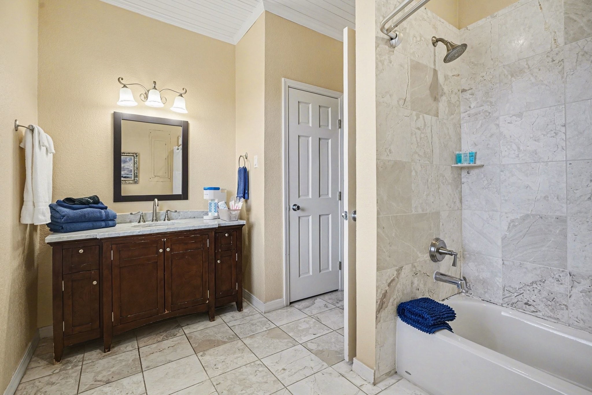 503 Bay Avenue Kemah, TX 77565 - Photo 13 of 47 a spacious bathroom with a tub sink shower and mirror