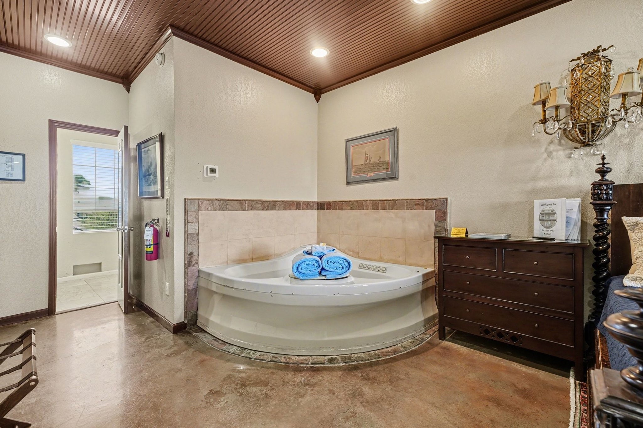 503 Bay Avenue Kemah, TX 77565 - Photo 3 of 47 a living room with a couch and a table