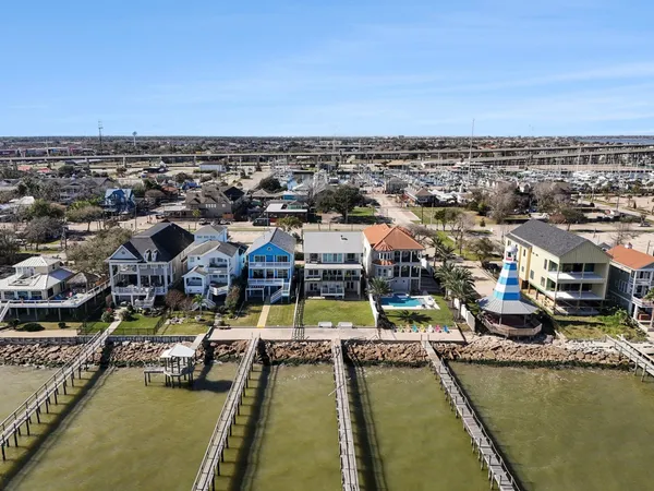 $1,100,000 | 503 Bay Avenue, Kemah, TX 77565