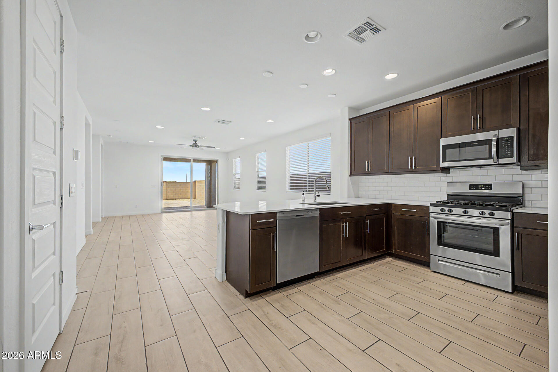 1632 West Piedmont Road Phoenix, AZ 85041 - Photo 8 of 31