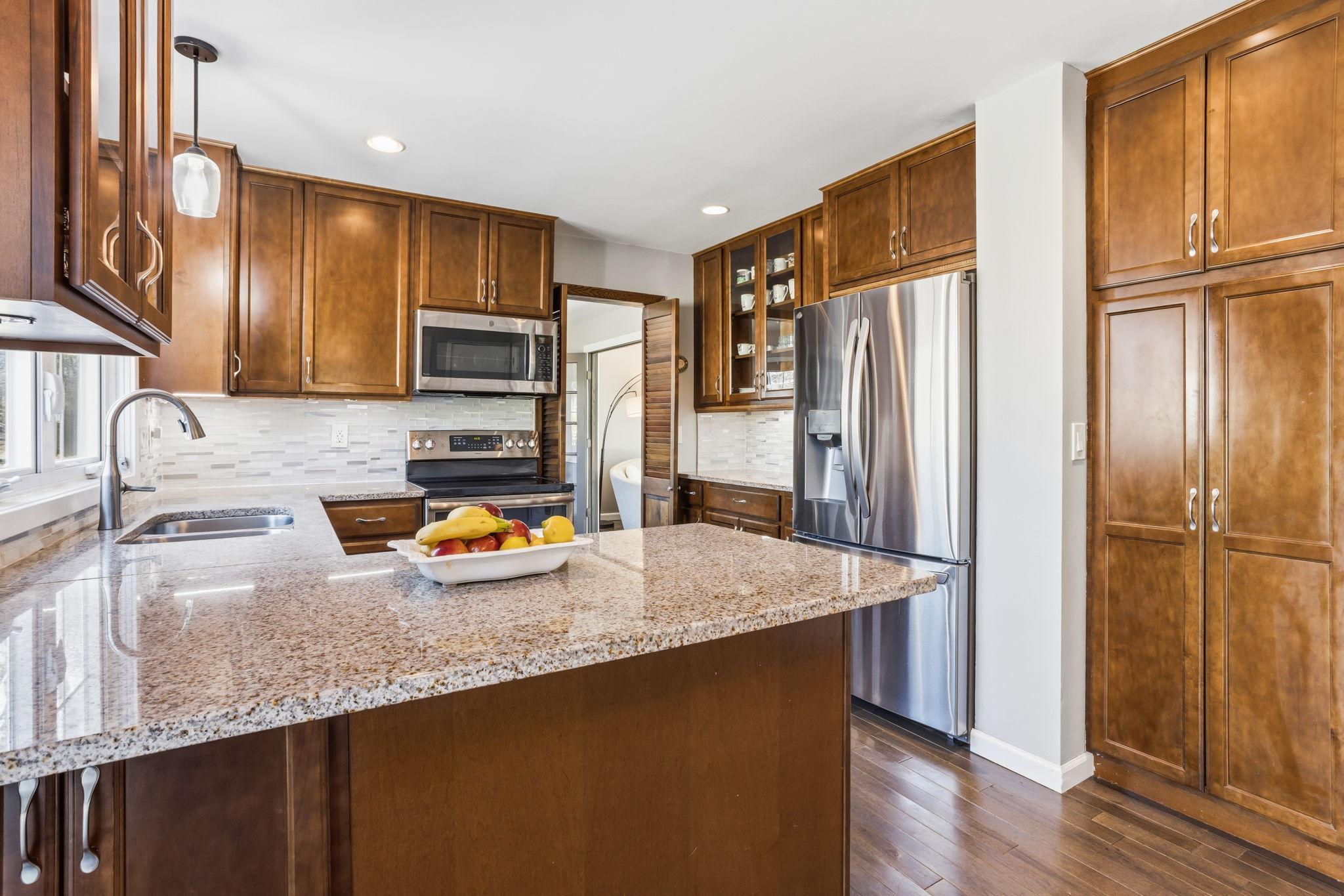 9736 Oxborough Road Bloomington, MN 55437 - Photo 15 of 52