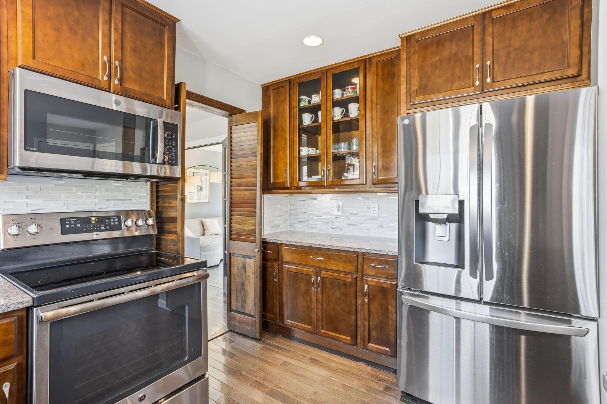 9736 Oxborough Road Bloomington, MN 55437 - Photo 16 of 52