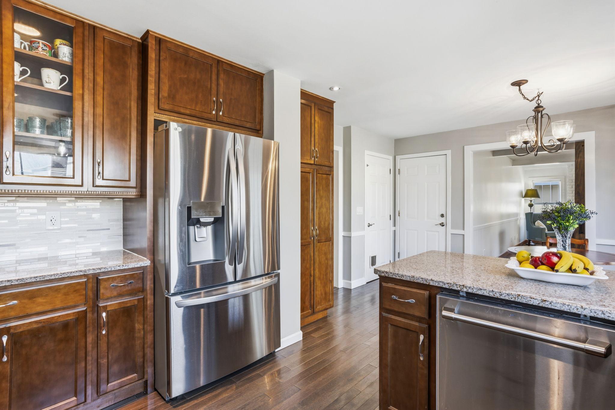9736 Oxborough Road Bloomington, MN 55437 - Photo 17 of 52
