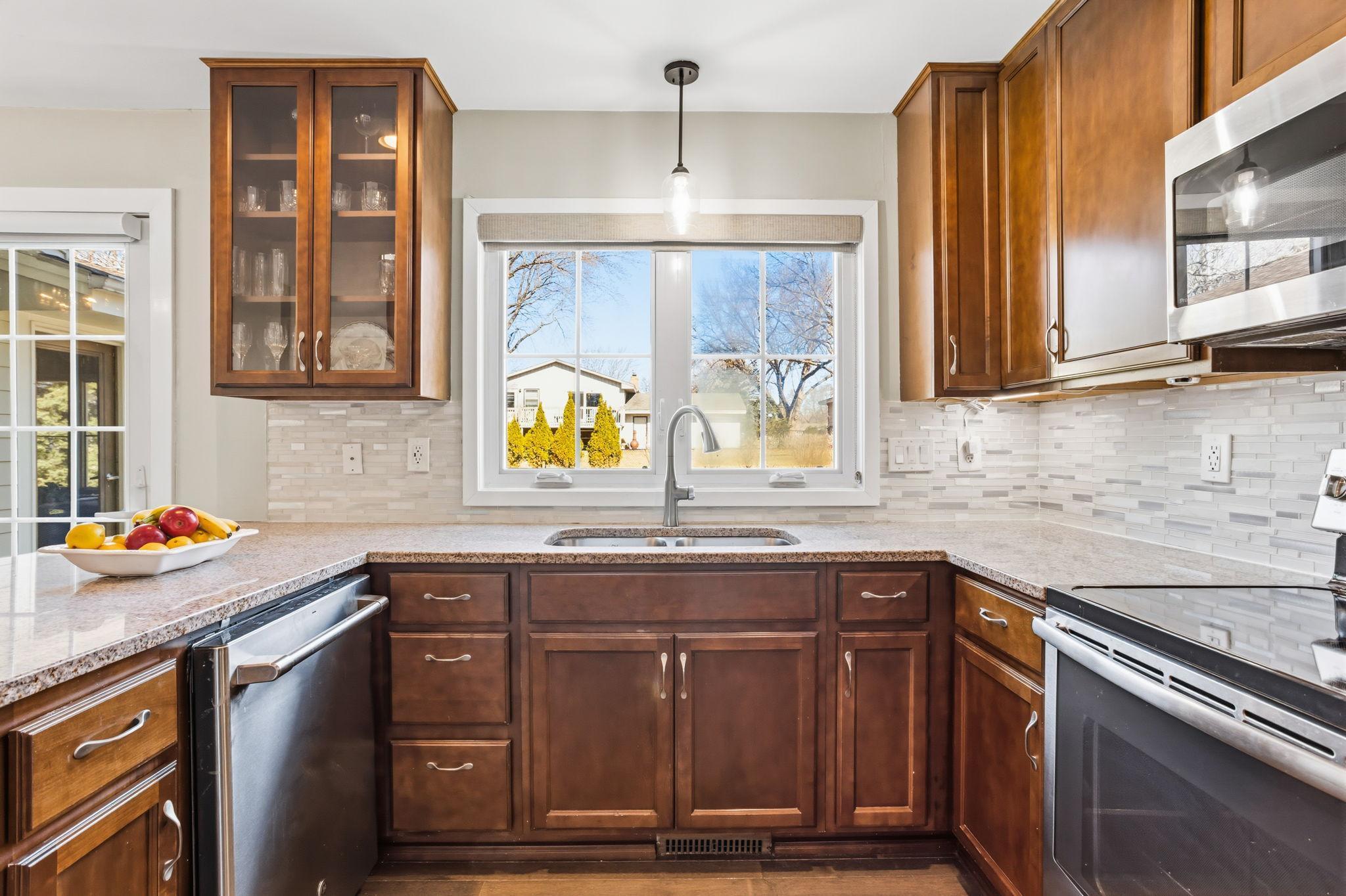 9736 Oxborough Road Bloomington, MN 55437 - Photo 18 of 52