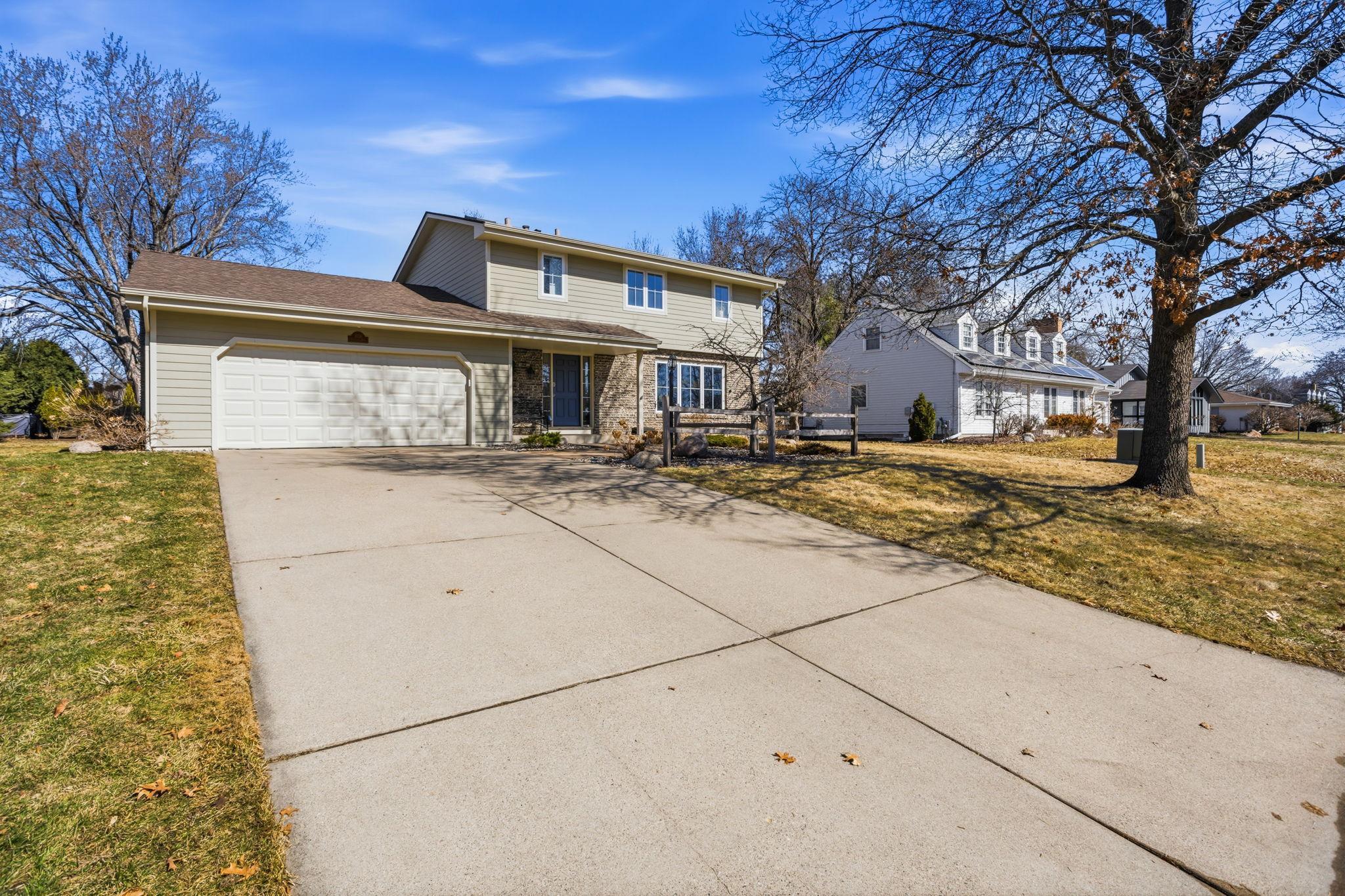 9736 Oxborough Road Bloomington, MN 55437 - Photo 3 of 52