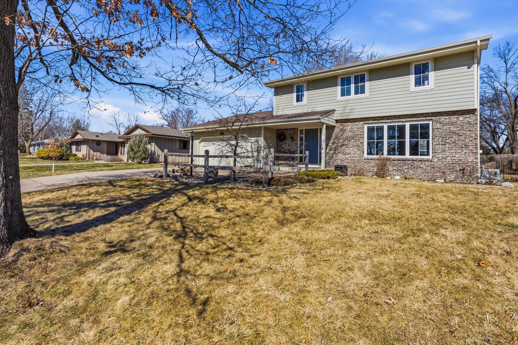 9736 Oxborough Road Bloomington, MN 55437 - Photo 6 of 52