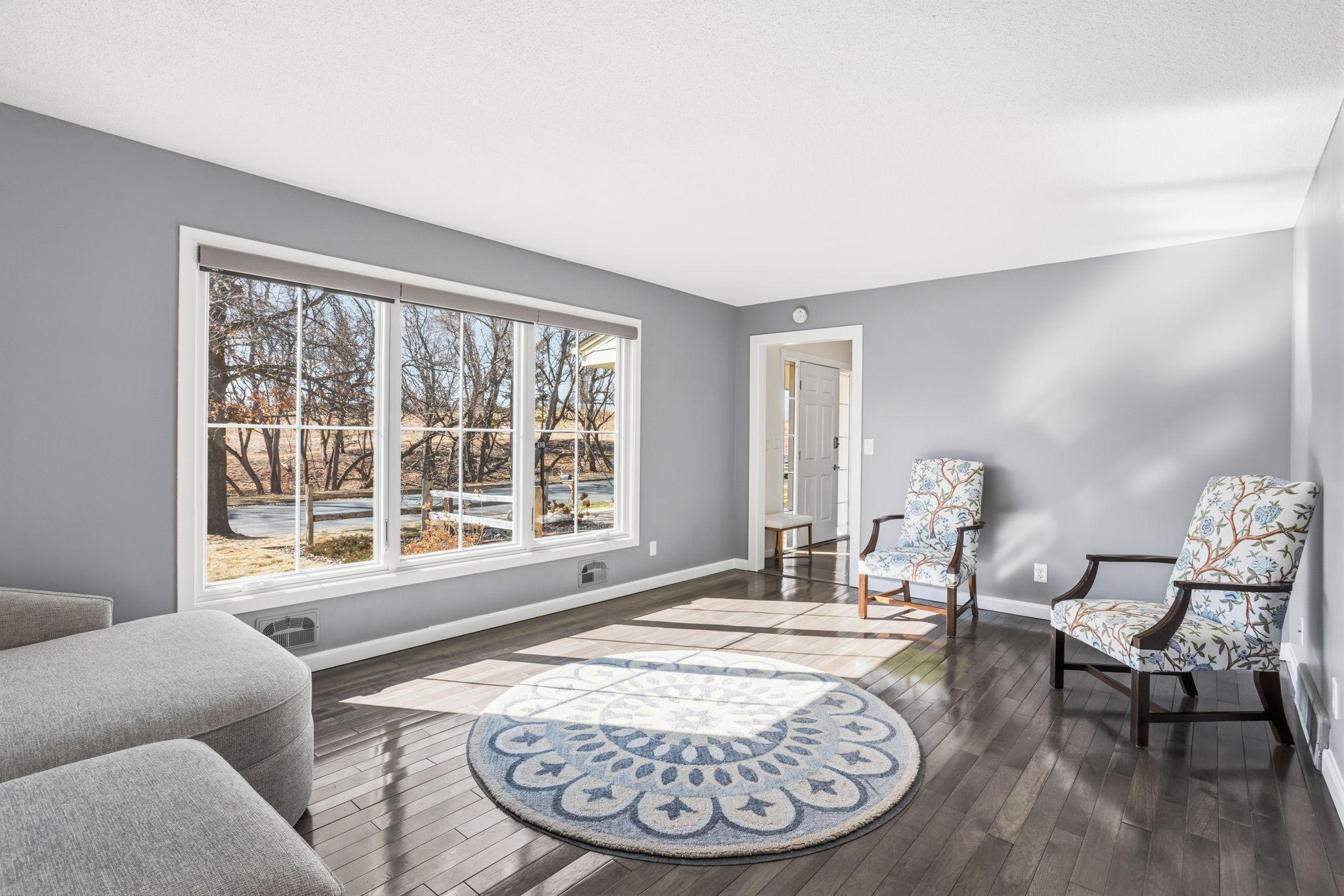 9736 Oxborough Road Bloomington, MN 55437 - Photo 8 of 52