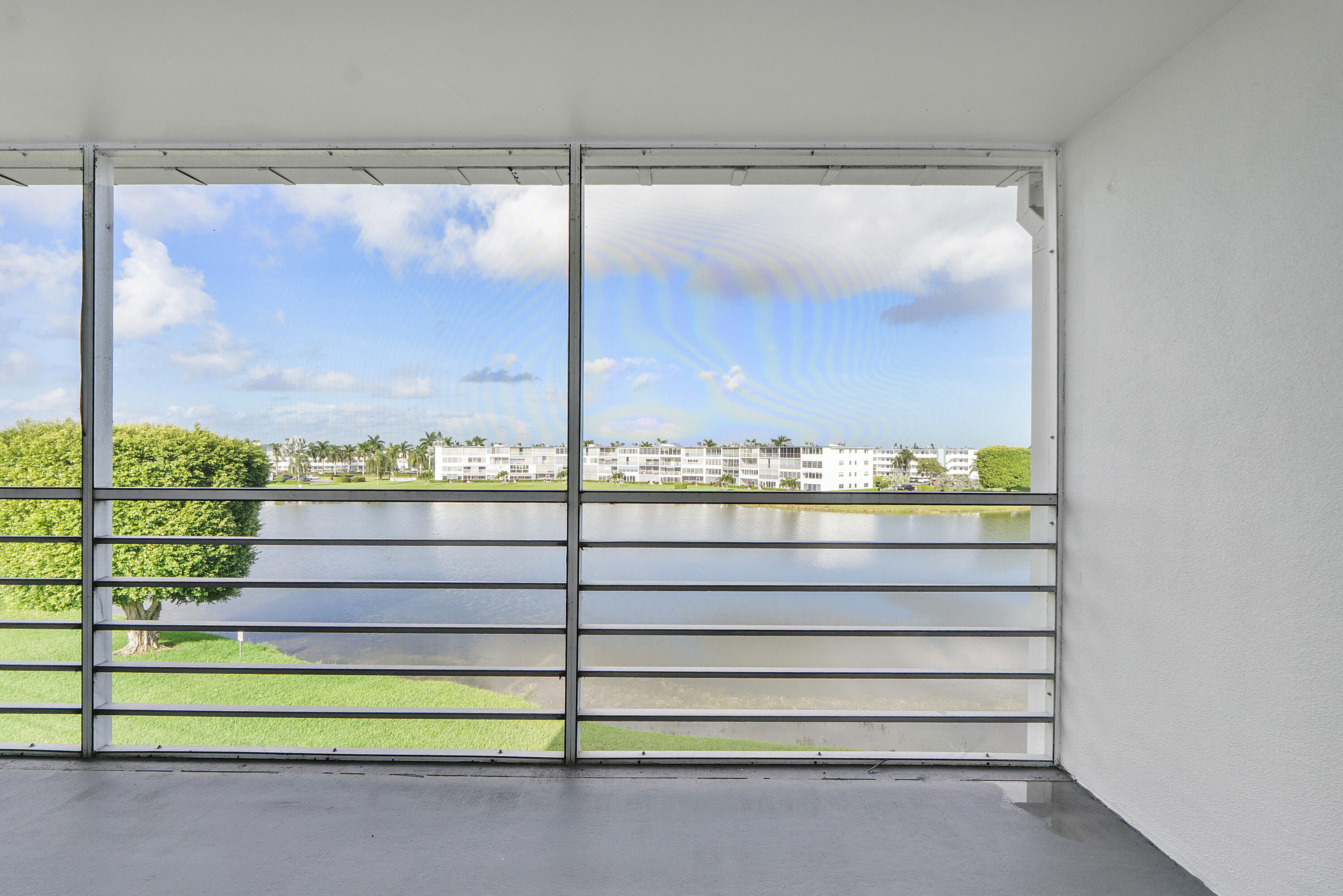 4072 Guildford East Boca Raton, FL 33434 - Photo 9 of 36 4072 Gildford E_015