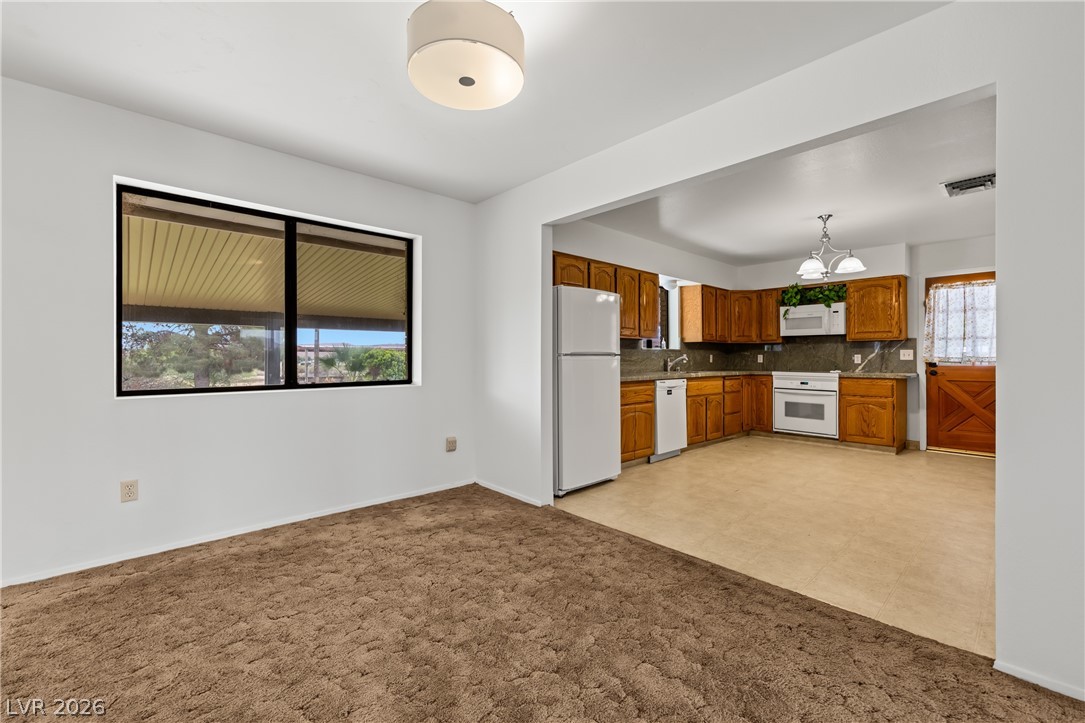 1665 Whipple Avenue Logandale, NV 89021 - Photo 20 of 97 Dining area