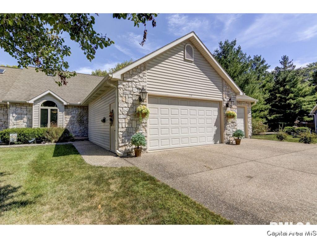 110 Country Place Springfield, IL 62703 - Photo 1 of 36