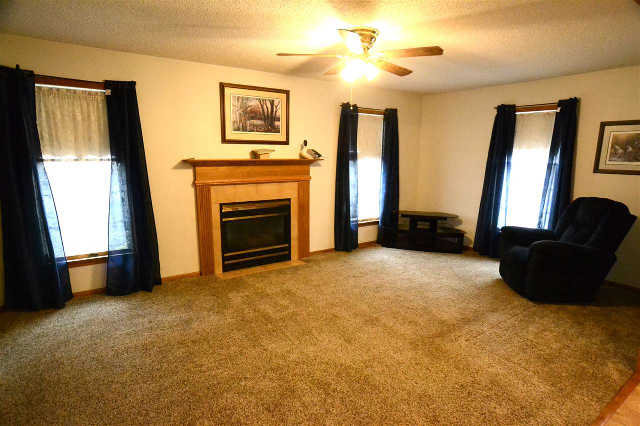 2726 East Stewart Road Midland, MI 48640 - Photo 4 of 24