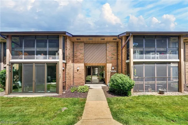 $130,000 | 22936 Mastick Road, Unit 101, Cleveland, OH 44126