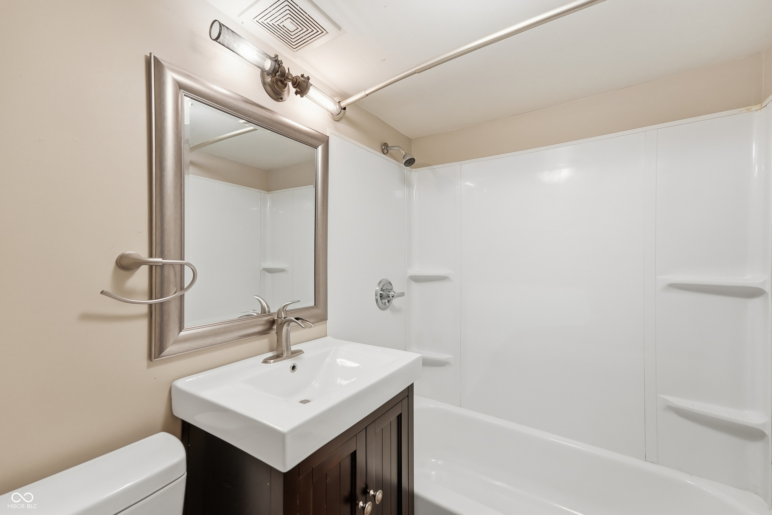 1219 Nicholas Road Indianapolis, IN 46220 - Photo 24 of 37 Gallery Image 24