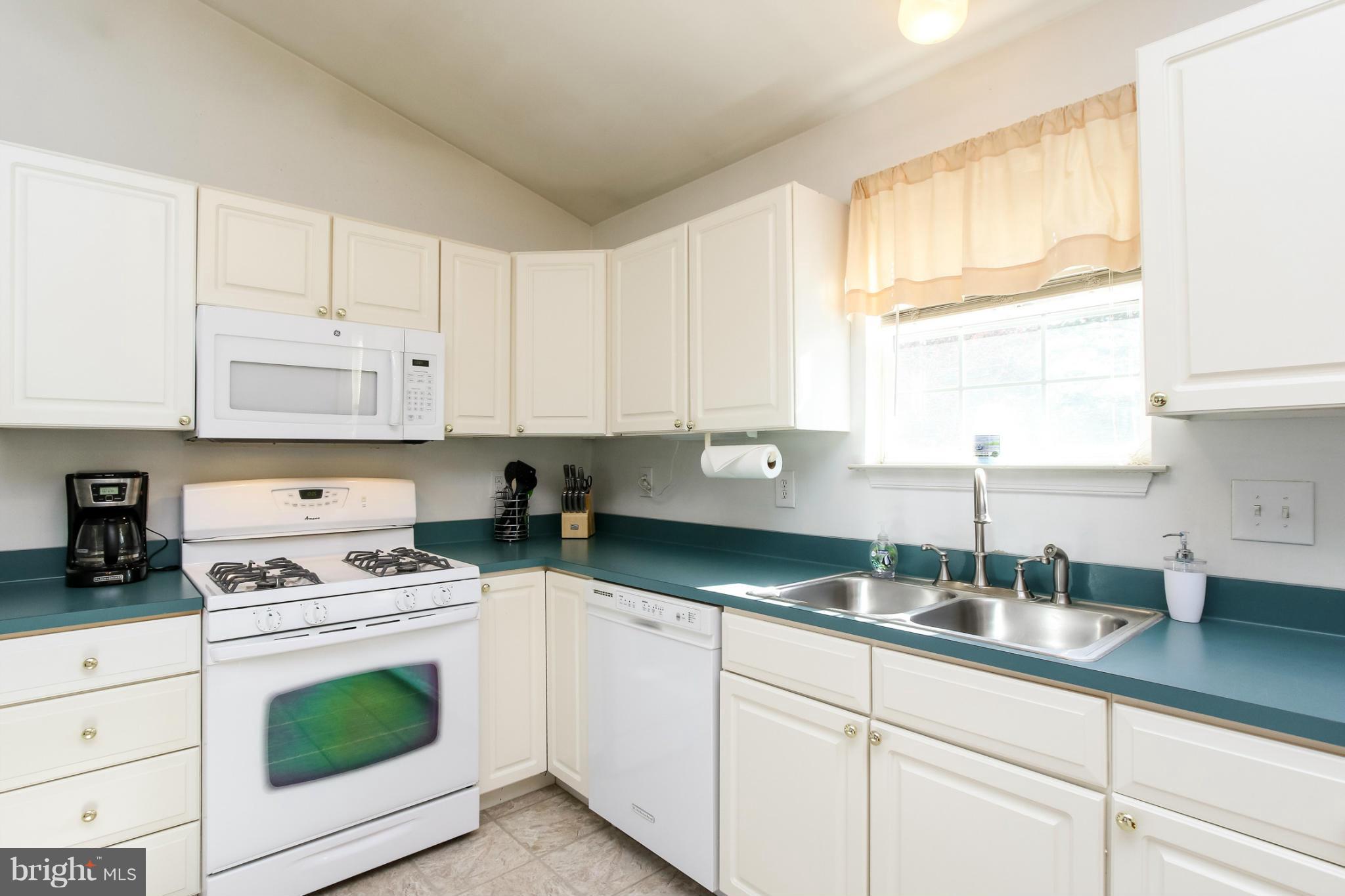 3811 Dakota Road Hampstead, MD 21074 - Photo 7 of 29 Lots of Cabinets