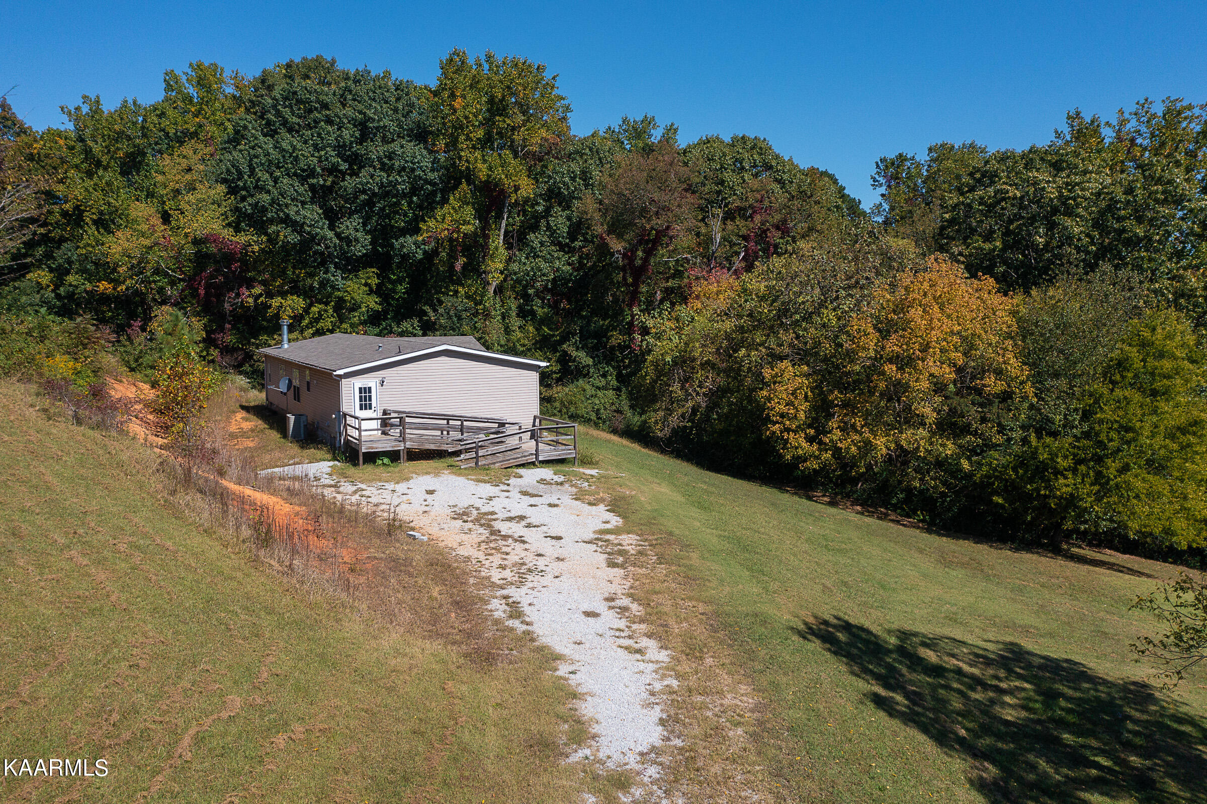 1990 Bluff Road Harriman, TN 37748 - Photo 3 of 19 JBP_Bluff1990_Print-2