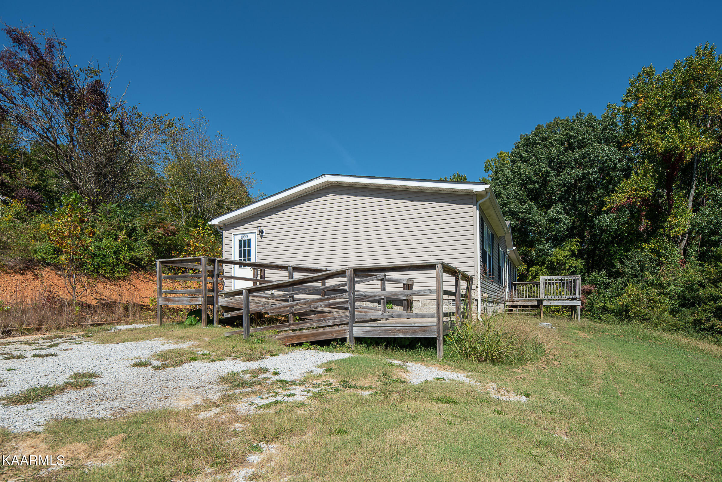 1990 Bluff Road Harriman, TN 37748 - Photo 6 of 19 JBP_Bluff1990_Print-5