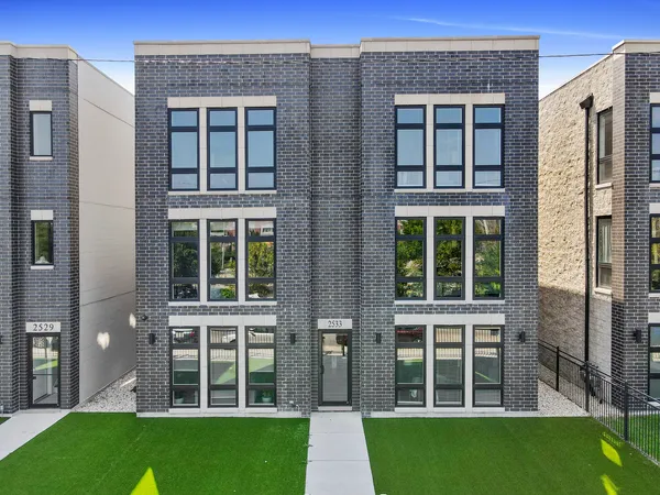 $2,500 | 2533 West Congress Parkway, Unit 1W, Chicago, IL 60612