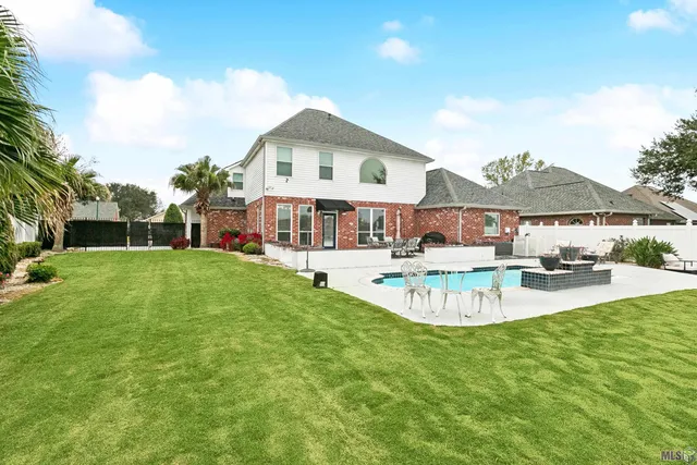 $436,900 | 104 West Lakeview Drive, Laplace, LA 70068