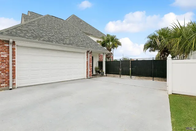 $436,900 | 104 West Lakeview Drive, Laplace, LA 70068