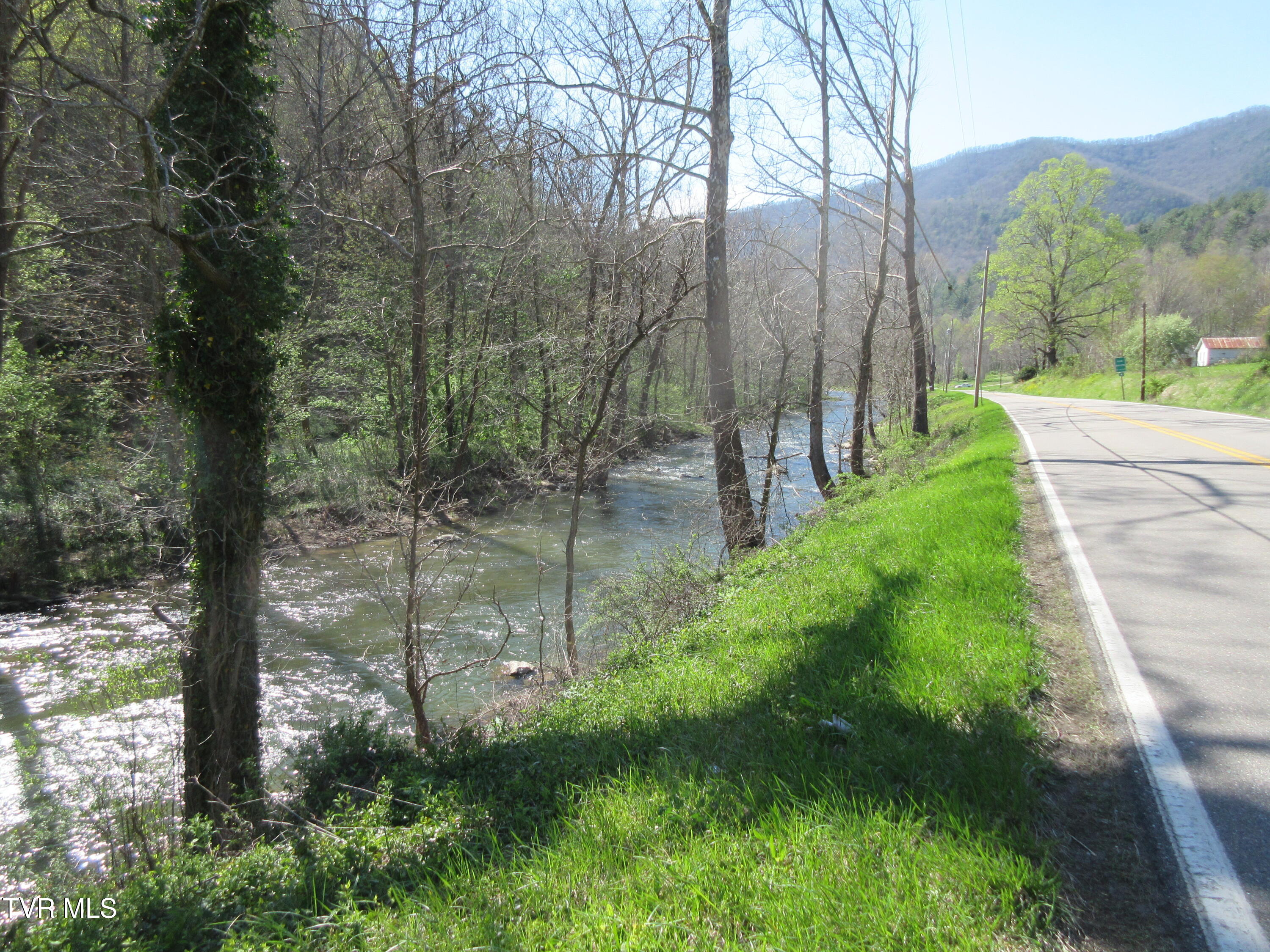 9222 Roan Creek Road Butler, TN 37640 - Photo 12 of 25 IMG_0476