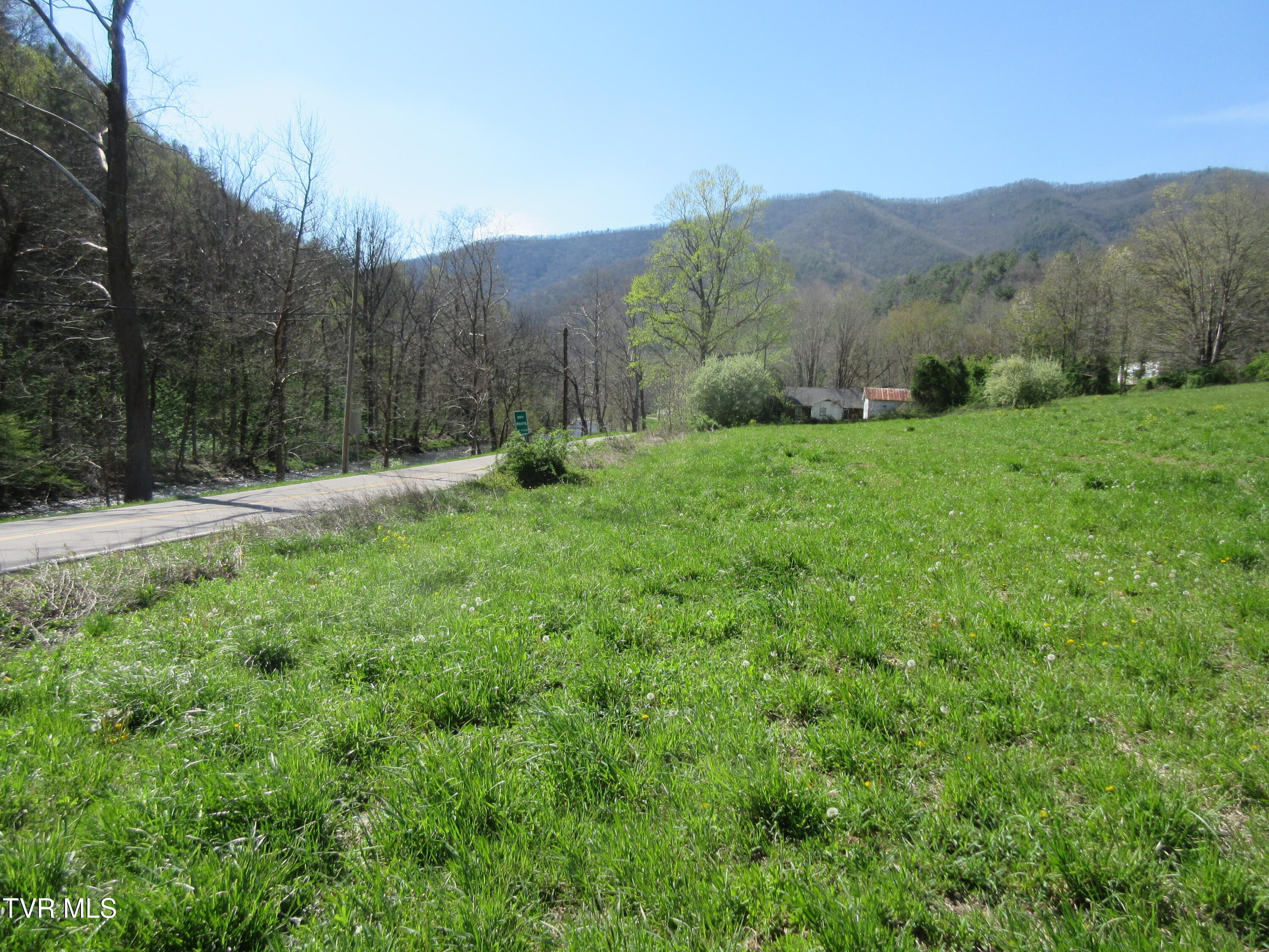 9222 Roan Creek Road Butler, TN 37640 - Photo 9 of 25 IMG_0473