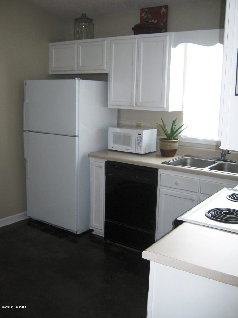 121 Fodder Drive Hubert, NC 28539 - Photo 4 of 16 Kitchen A
