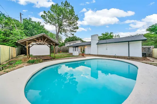 $379,900 | 817 Savannah Way, Bedford, TX 76022