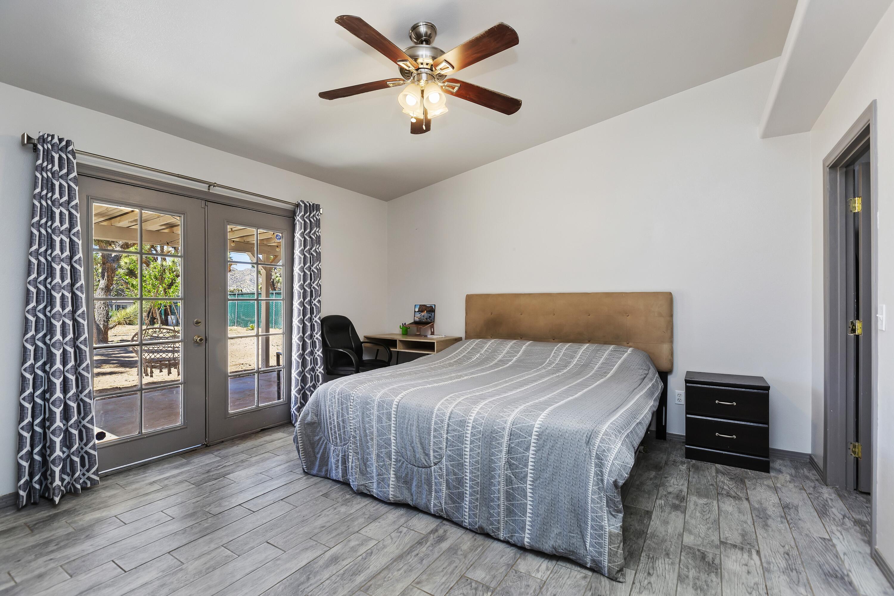 7482 Apache Trail Yucca Valley, CA 92284 - Photo 25 of 38 a bedroom with a bed and a large window
