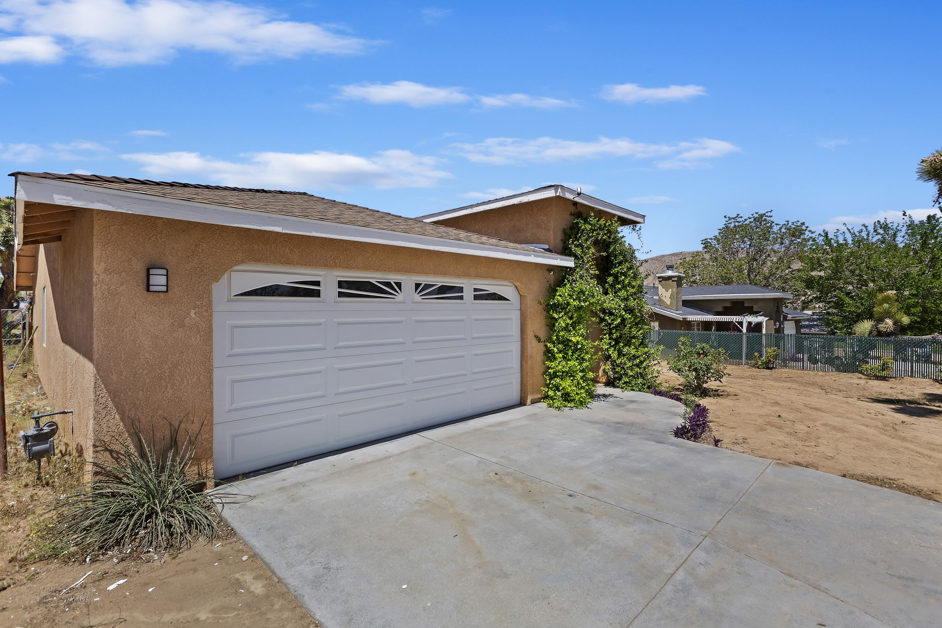 7482 Apache Trail Yucca Valley, CA 92284 - Photo 3 of 38 front view of a house with a garage