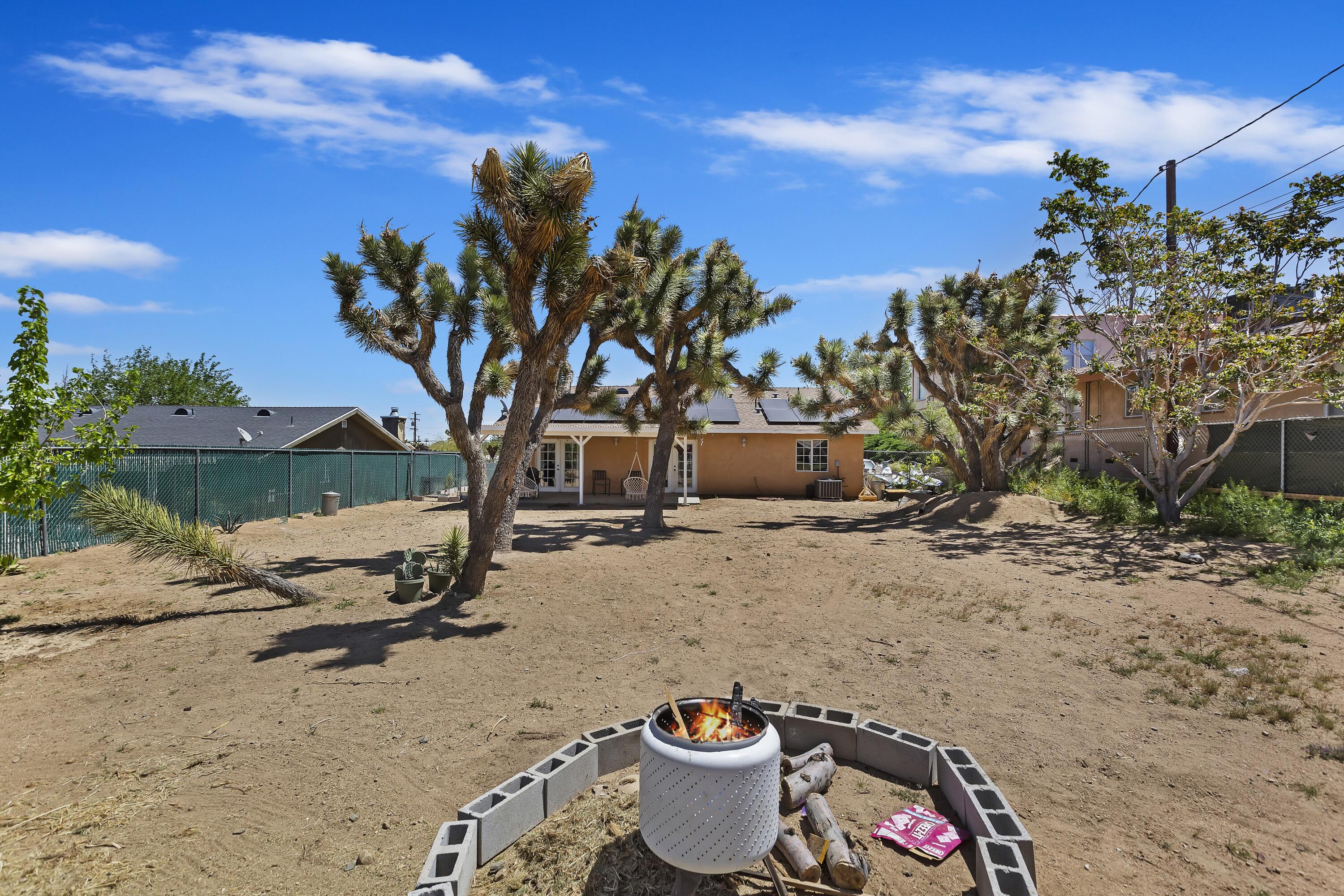 7482 Apache Trail Yucca Valley, CA 92284 - Photo 36 of 38 a view of a backyard of a house