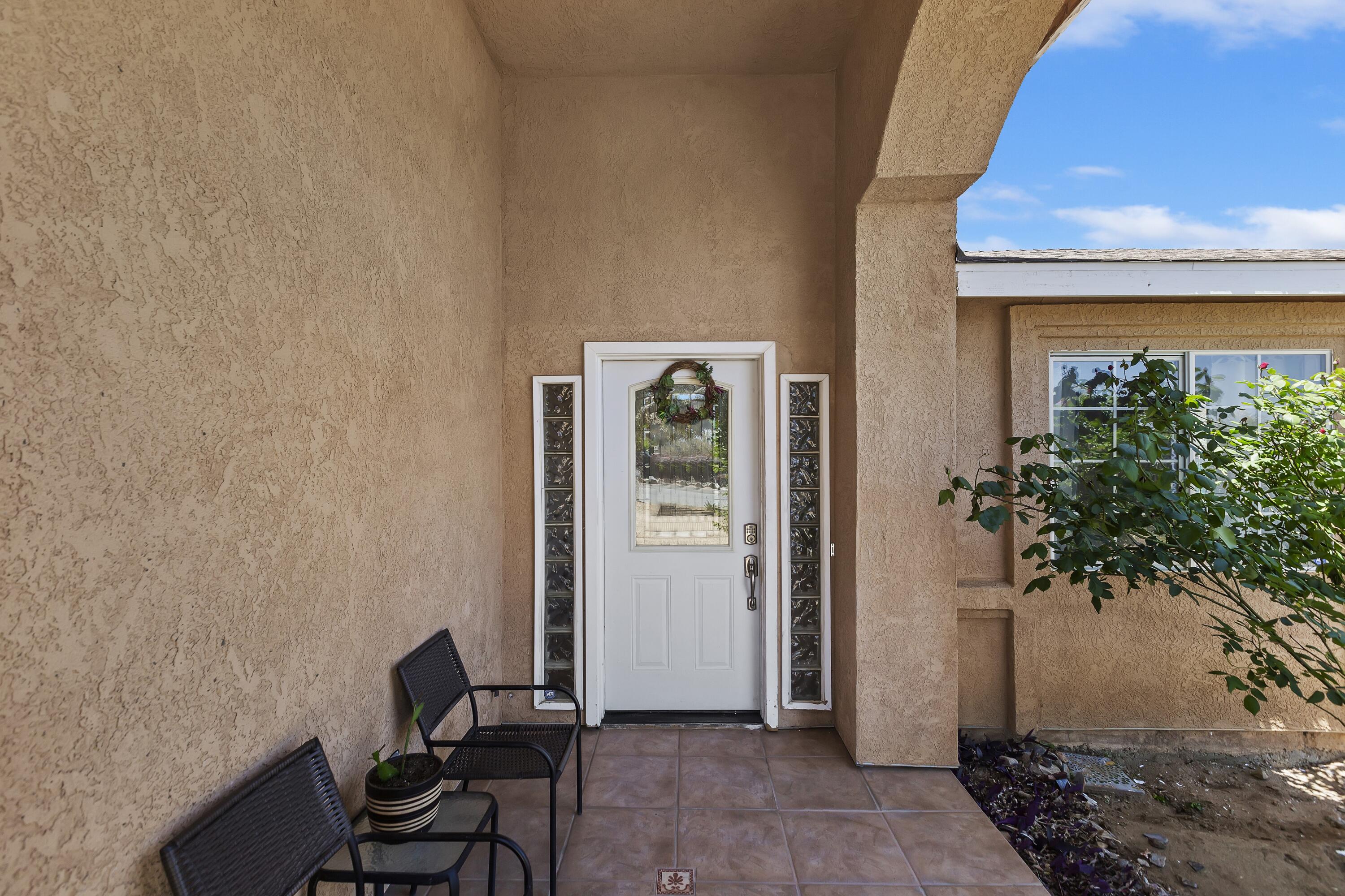 7482 Apache Trail Yucca Valley, CA 92284 - Photo 7 of 38 a workspace with furniture and potted plant