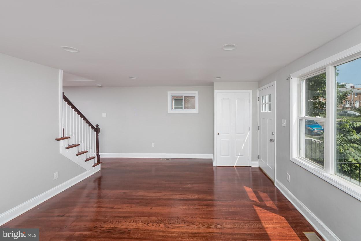 5534 Whitwood Road Baltimore, MD 21206 - Photo 8 of 24 Living Room