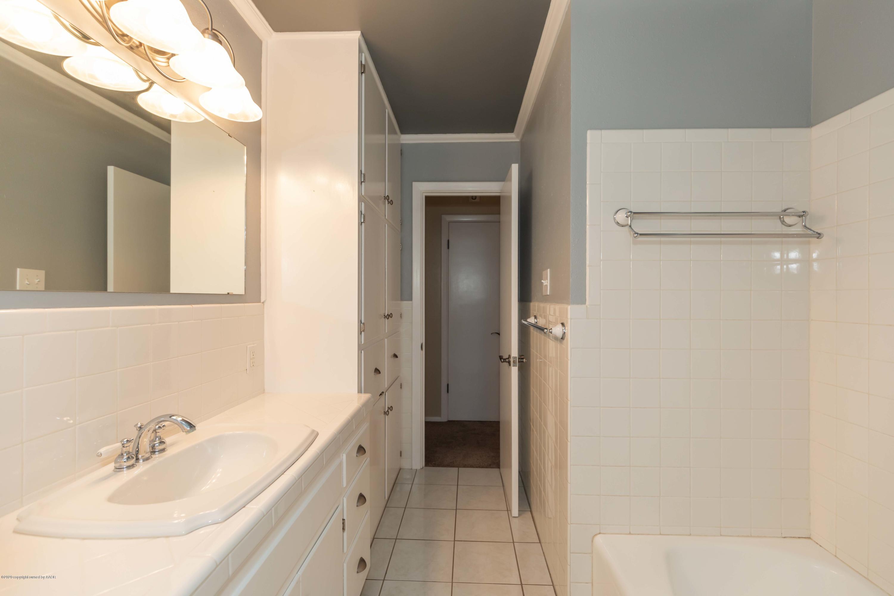 6119 Hanson Road Amarillo, TX 79106 - Photo 14 of 45 BATHROOM 2 VIEW 2
