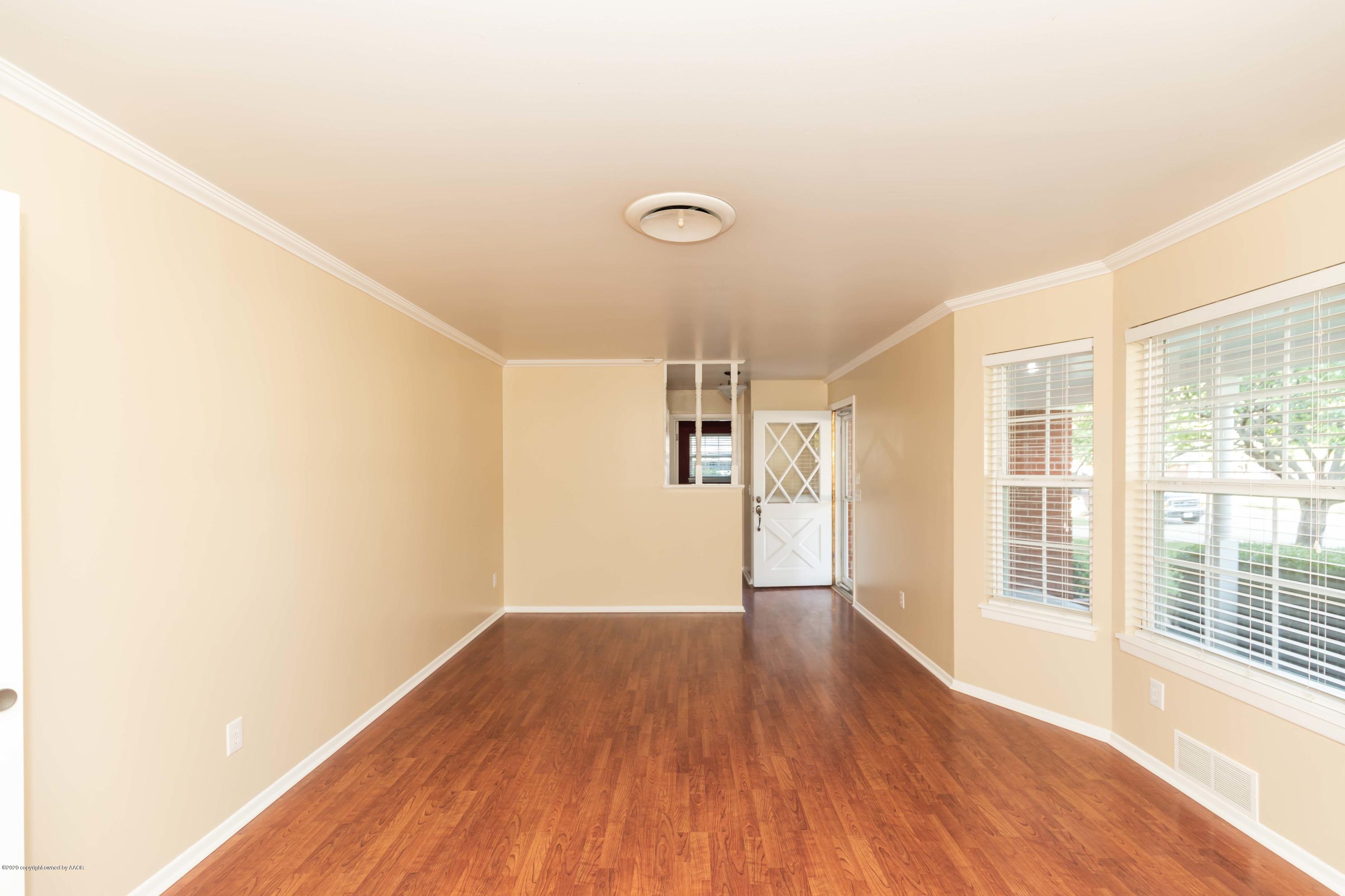6119 Hanson Road Amarillo, TX 79106 - Photo 20 of 45 LIVING ROOM VIEW 1