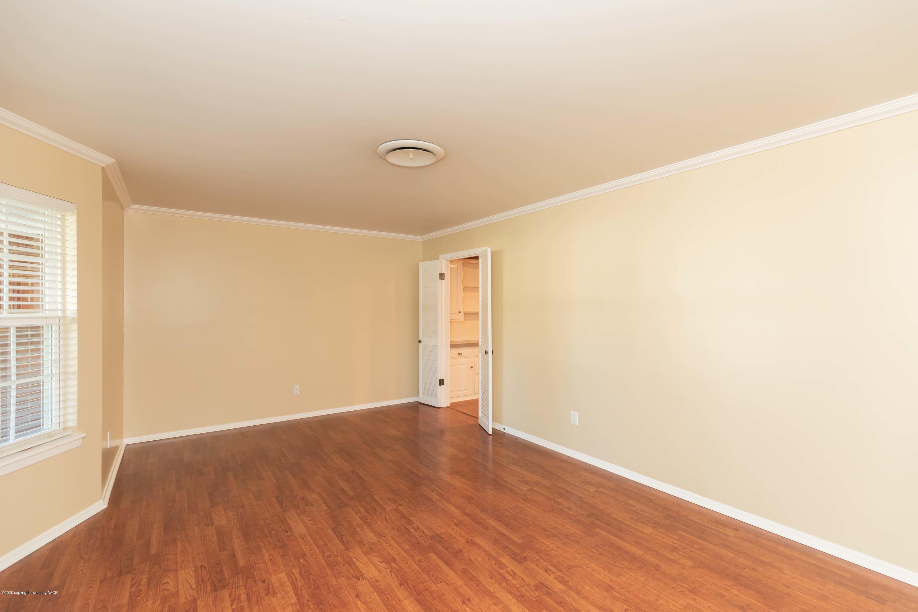 6119 Hanson Road Amarillo, TX 79106 - Photo 21 of 45 LIVING ROOM VIEW 3