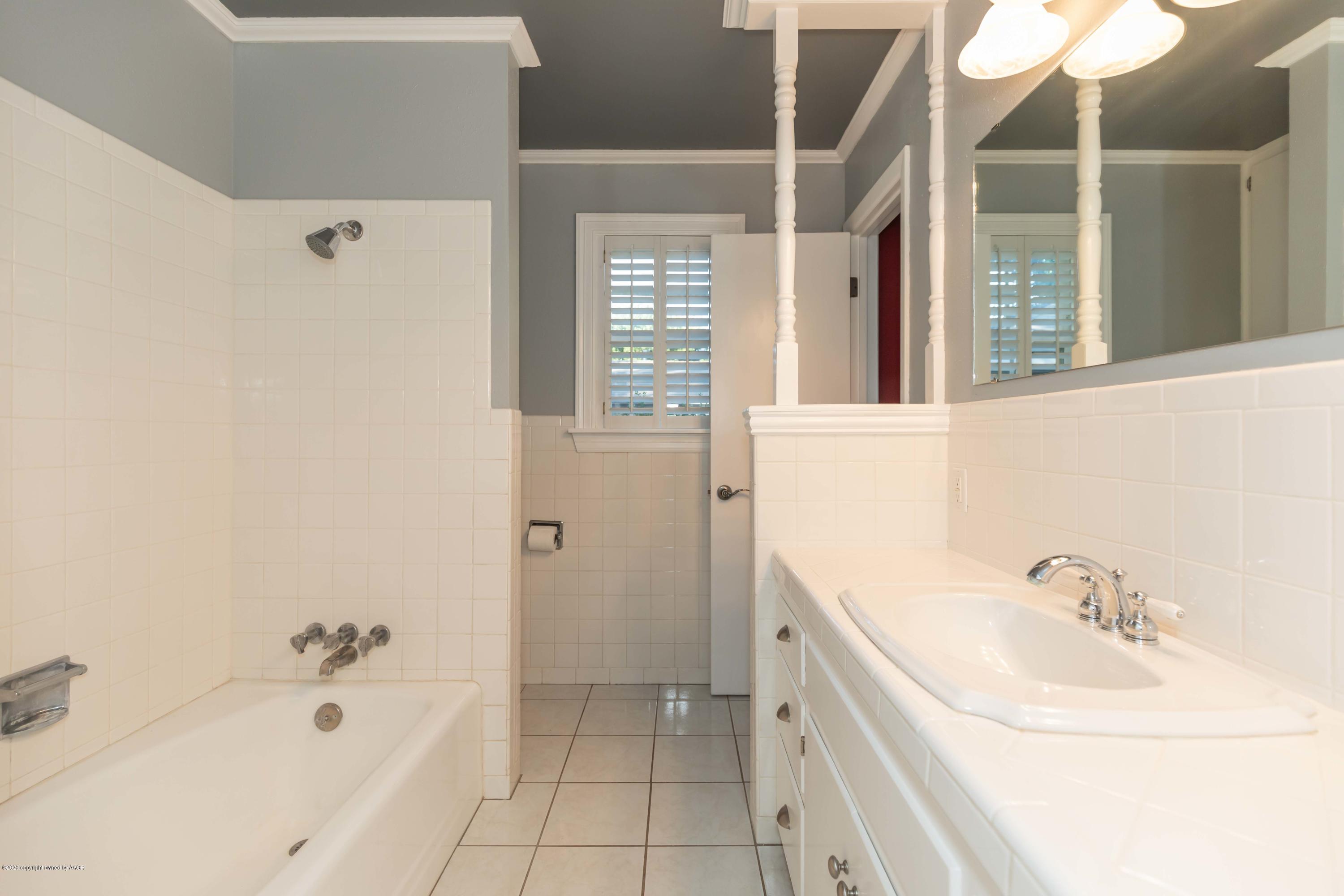 6119 Hanson Road Amarillo, TX 79106 - Photo 22 of 45 BATHROOM 2 VIEW 1