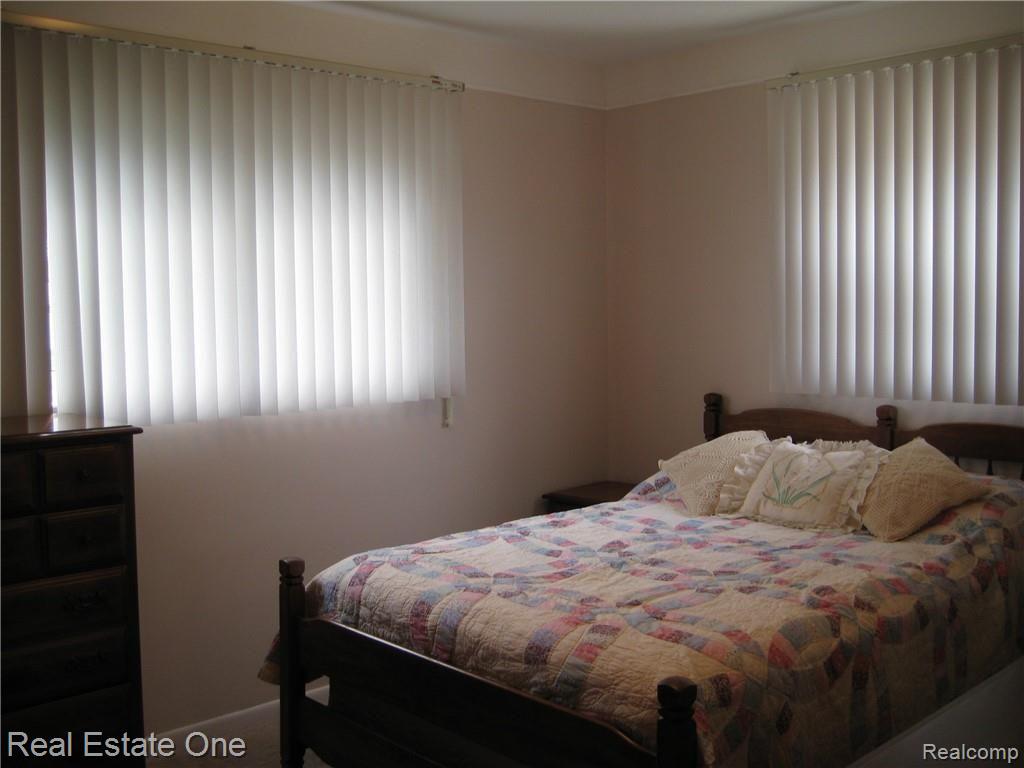 9620 Pardee Road Taylor, MI 48180 - Photo 19 of 27 IMG_4819.JPG